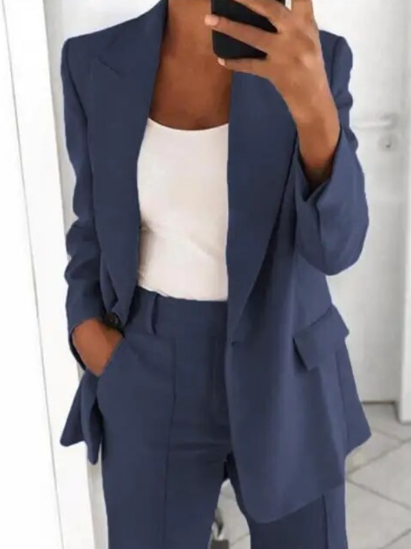 Comfortable Women's Suit with Relaxed Fit