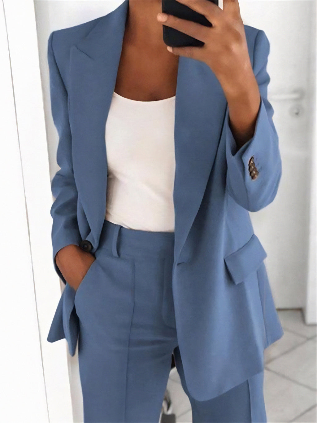 Comfortable Women's Suit with Relaxed Fit