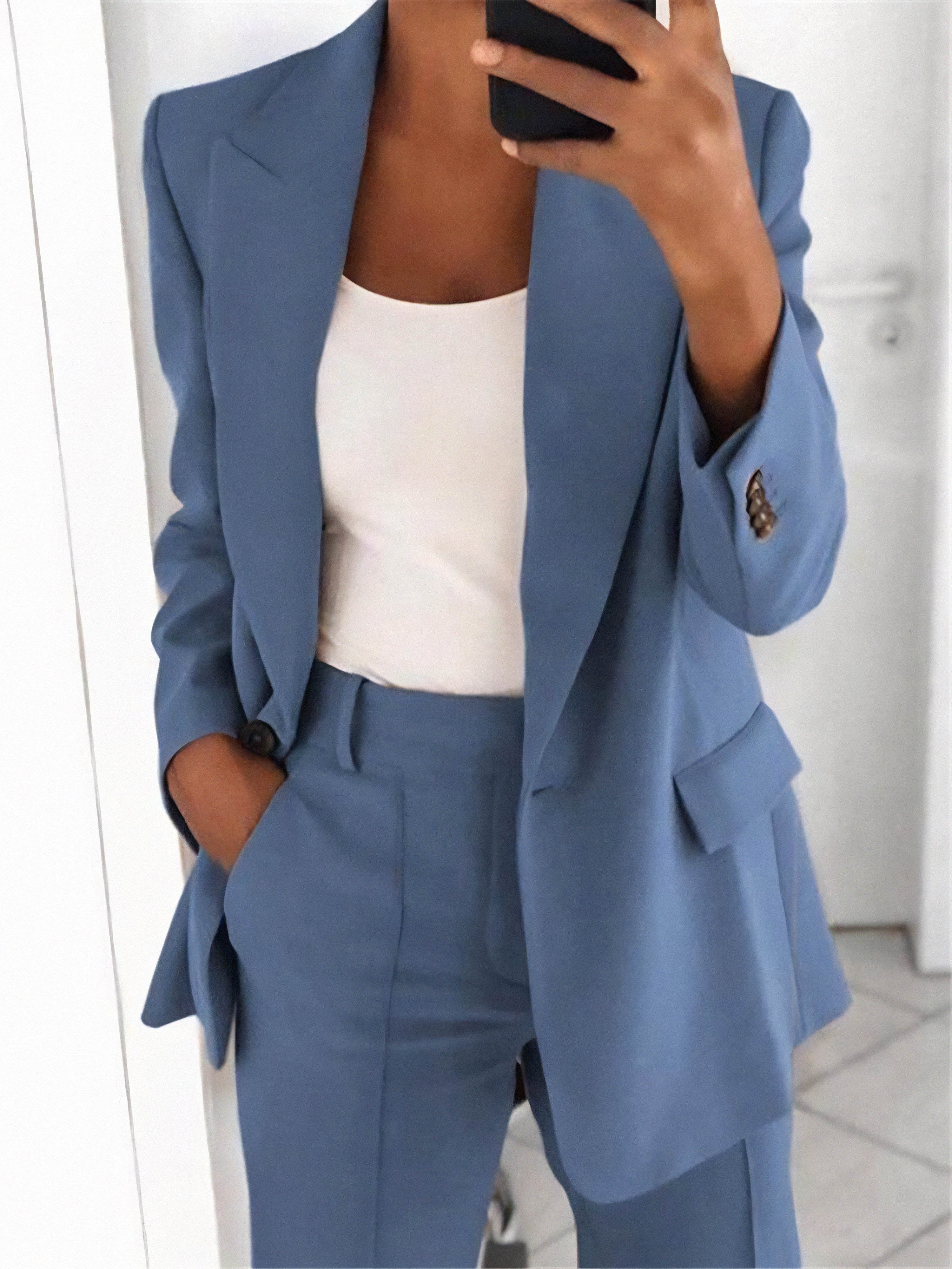 Comfortable Women's Suit with Relaxed Fit